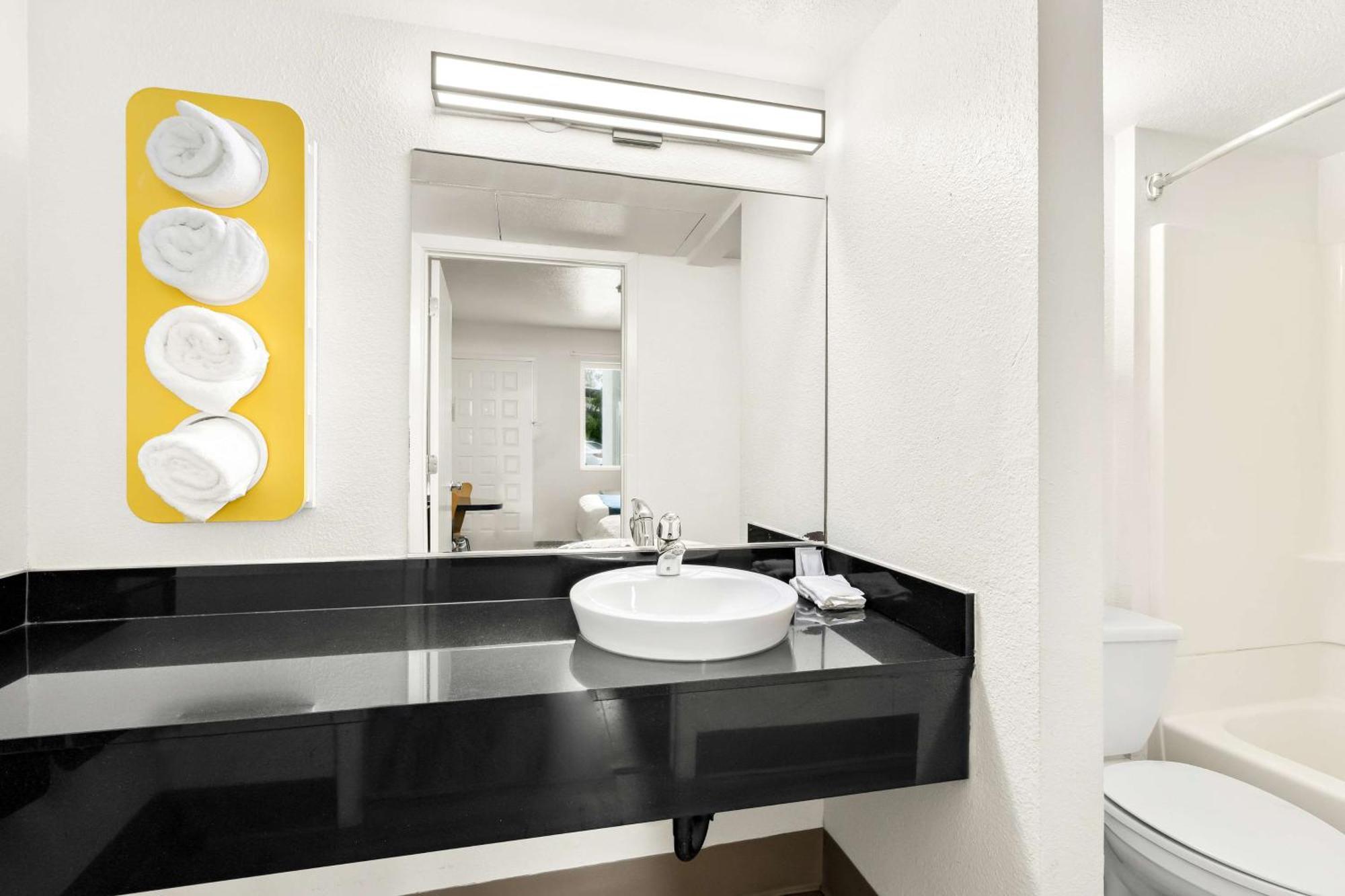 Studio 6 Suites Carpinteria, Ca Santa Barbara South Extérieur photo